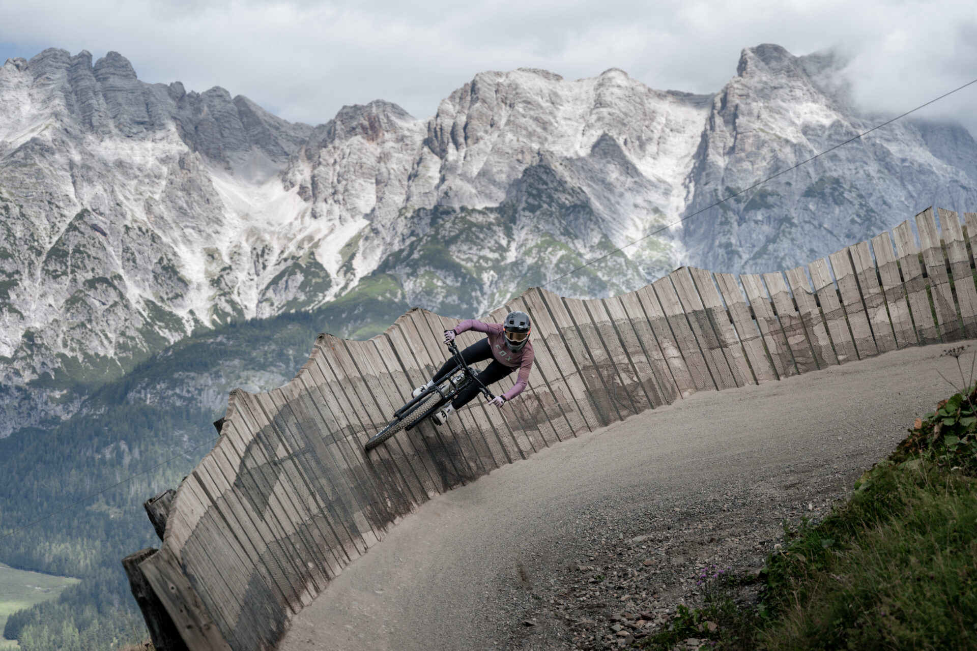 Nové lajny, delší Challenge, svěťák bikerů i jazzový festival. Epic bikepark Leogang slaví 25 let...