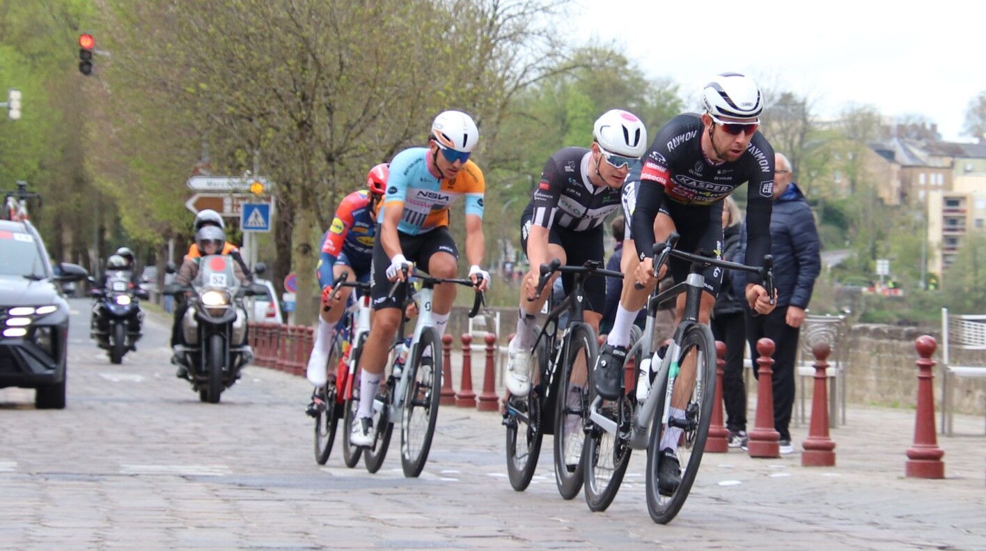 Cyklisté Kasper/crypto4me vezou z etap ve francouzských Ardénách dva dresy pro nejlepší